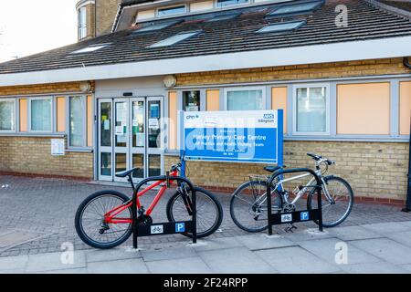 Hanley Road Primary Care Center, Islington, London, Großbritannien. Im März 2021 wurde eine von 49 NHS GP-Praxen an Operose, eine Tochtergesellschaft des amerikanischen Gesundheitsversicherungs-Giganten Centene Corporation, verkauft. Der Vertrag wurde im Oktober 2022 nicht verlängert, nachdem viele lokale Gegner der Privatisierung und der Kampagne waren. Stockfoto