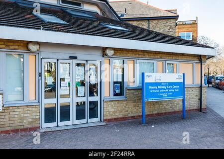 Hanley Road Primary Care Center, Islington, London, Großbritannien. Im März 2021 wurde eine von 49 NHS GP-Praxen an Operose, eine Tochtergesellschaft des amerikanischen Gesundheitsversicherungs-Giganten Centene Corporation, verkauft. Der Vertrag wurde im Oktober 2022 nicht verlängert, nachdem viele lokale Gegner der Privatisierung und der Kampagne waren. Stockfoto