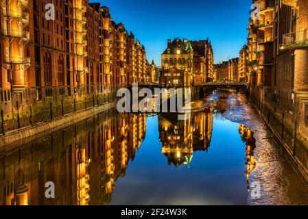 Die historische Speicherstadt in Hamburg, Deutschland, in der Nacht Stockfoto