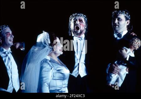 l-r: Peter Sidhom (Donner), Jane Henschel (Fricka), John Tomlinson (Wotan), Paul Charles Clarke (Froh) in das RHEINGOLD von Wagner an der Royal Opera, Covent Garden, London WC2 13/10/1994 Leitung: Bernard Haitink Gestaltung: Nigel Lowery Beleuchtung: Pat Collins Regie: Richard Jones Stockfoto