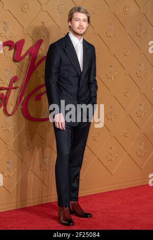 London, Großbritannien. 11th Dezember 2018. Joe Alwyn bei der Filmpremiere von „Mary Queen of Scots“, Arrivals, London, Großbritannien. Stockfoto