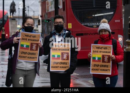 London, Großbritannien. 10th. März 2021. Vor der Downing Street in London fand ein kleiner Protest gegen Myanmar statt. Kredit: Ian Davidson/Alamy Live Nachrichten Stockfoto