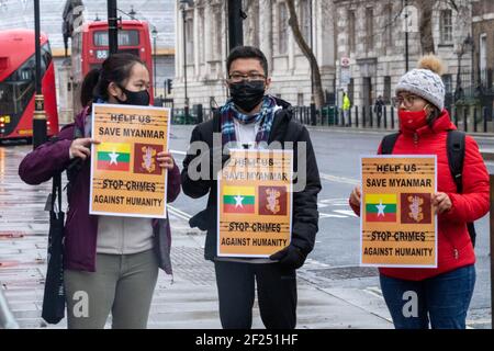 London, Großbritannien. 10th. März 2021. Vor der Downing Street in London fand ein kleiner Protest gegen Myanmar statt. Kredit: Ian Davidson/Alamy Live Nachrichten Stockfoto