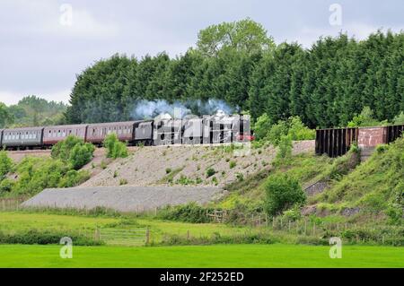 Die LMS Black Fives Nr. 45407 und 44871 führen die Tour der Cathedrals Explorer zwischen Wales und London. 13.05.2011. Stockfoto