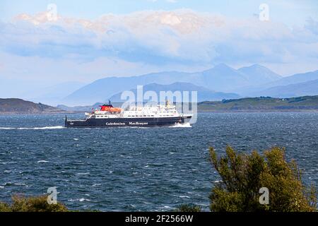 Caledonian MacBrayne Fähre 'Clansman' verlassen die Isle of Mull und zurück zum schottischen Festland bei Oban über ein raues Meer, Argyll und Bute Stockfoto