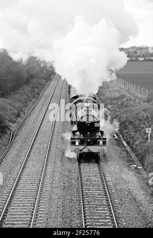 GWR Castle Class No 5051 Earl Bathurst mit dem St. David's Day Express von Swansea nach London durch Wiltshire. 1st. März 2007. Stockfoto