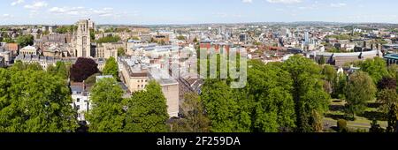 Ein Panoramablick auf das Zentrum von Bristol UK - vom Cabot Tower in Brandon Hill Park, Bristol UK aus gesehen Stockfoto