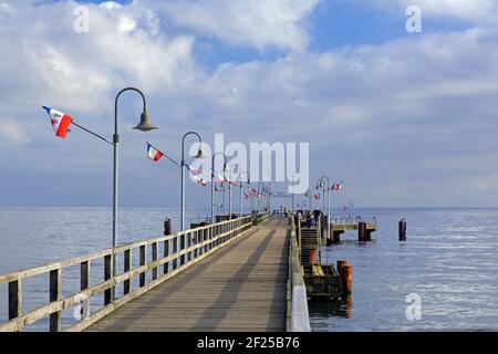 Seebrücke Goehren / Seebrücke Göhren, Seebrücke im Ostseebad auf der deutschen Insel Rügen / Rügen, Mecklenburg-Vorpommern, Deutschland Stockfoto