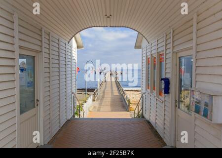 Seebrücke Goehren / Seebrücke Göhren, Seebrücke im Ostseebad auf der deutschen Insel Rügen / Rügen, Mecklenburg-Vorpommern, Deutschland Stockfoto