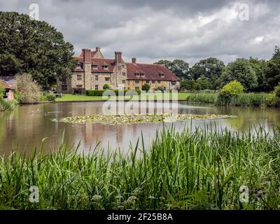 Außenansicht des Michelham Priory Stockfoto