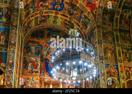 TARGU MURES, SIEBENBÜRGEN/RUMÄNIEN - SEPTEMBER 17 : Dekorative Innenansicht der Himmelfahrtskathedrale in Targu Mures Siebenbürgen R Stockfoto