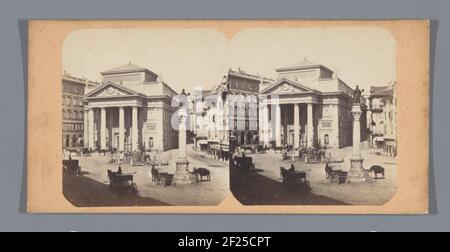 Gezicht op Het Piazza della Borsa Te Triëst; Triest. Tasche Square Old Glue Statue von Carlo VI ... Stockfoto