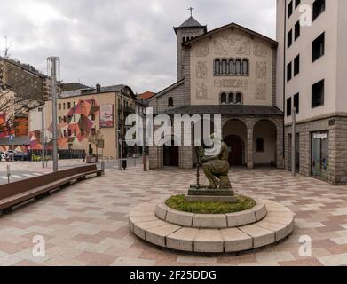 Andorra la Vella, Andorra - 7. März 2021: Blick auf die Kirche Sant Pere Martir in Andorra la Vella Stockfoto