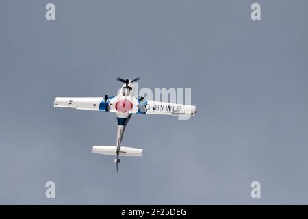 Grob 115E Tutor T1 Aerial Display auf der Biggin Hill Airshow Stockfoto