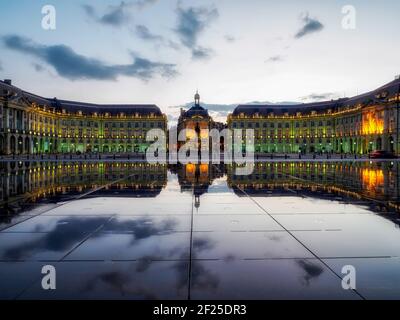 Miroir d ' Eau am Place De La Bourse in Bordeaux Stockfoto