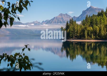 LAKE MCDONALD, Montana/USA - 20. SEPTEMBER: Blick auf Lake McDonald in Montana am 20. September 2013. Nicht identifizierte Personen. Stockfoto