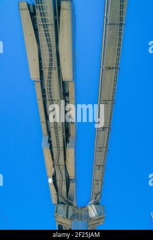 Tama City Monorail Line und Sunny Stockfoto
