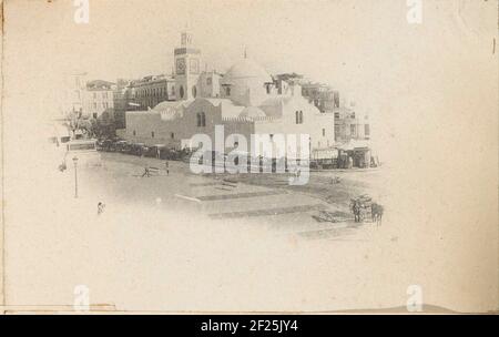 Außenansicht einer Moschee in Tunesien.Teil des Reisealbummit Bildern von Sehenswürdigkeiten in Tunis und Tunesien. Stockfoto