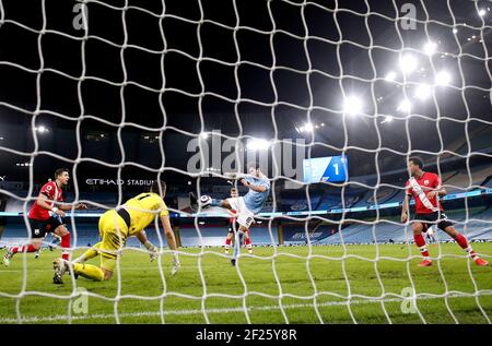 Ilkay Gundogan von Manchester City erzielt im Premier League-Spiel im Etihad Stadium in Manchester das dritte Tor ihrer Spielmannschaft. Bilddatum: Mittwoch, 10. März 2021. Stockfoto