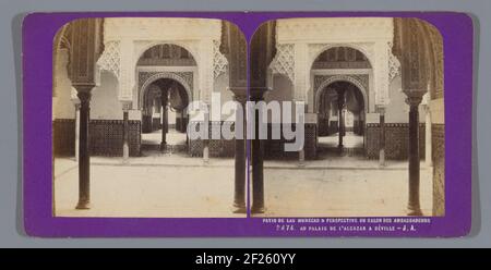 Gezicht op Puppen Terrasse in Ambassador Lounge in Het Alcazar in Sevilla; Patio de las Munecas & Perspektive Du Salon des Ambassadeurs Au Palais de l'Alcazar zu Séville .. Stockfoto