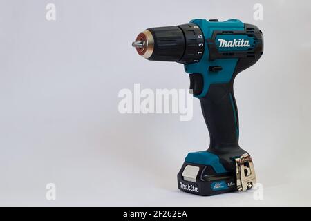 Grodno, Weißrussland - 01,22.2021: Makita DF333D Schraubendreher Stockfoto