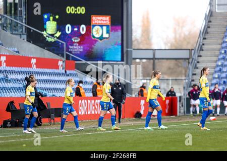 Brondby, Dänemark. März 2021, 10th. Die Spieler von Brondby IF gehen vor dem UEFA Women's Champions League Spiel zwischen Brondby IF und Olympique Lyon im Brondby Stadion in Broendby, Dänemark. (Foto Kredit: Gonzales Foto/Alamy Live News Stockfoto