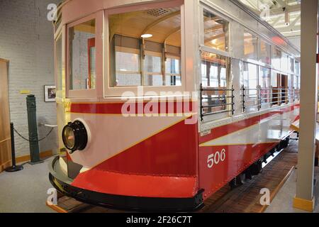 The Electric City Trolley Museum: - ein Transportmuseum in der Innenstadt von Scranton, Pennsylvania, USA, neben der Steamtown National Historic Site. Das Museum zeigt und betreibt restaurierte Trolleys und Interurbane auf ehemaligen Linien der Lackawanna und Wyoming Valley Railroad, die heute im Besitz der Regierung von Lackawanna County sind und von der Delaware-Lackawanna Railroad betrieben werden. Stockfoto