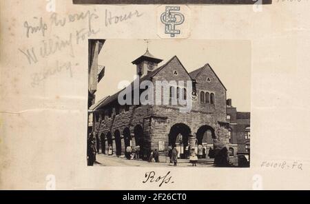 Exterieur van de markthallen van Ross-on-Wye; Ross.Teil des englischen Familienalbums mit Fotos von Menschen, Reisen, Cricket und Kunstwerken. Stockfoto