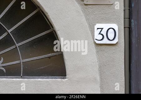 30 alte Hausnummer, Konzeptnummer Stockfoto