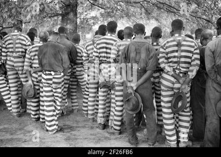 Sträflinge aus dem Gefängnislager in Beerdigung ihres Wachen, die bei einem Autounfall getötet wurden, Greene County, Georgia, USA, Jack Delano, U.S. Farm Security Administration, Mai 1941 Stockfoto