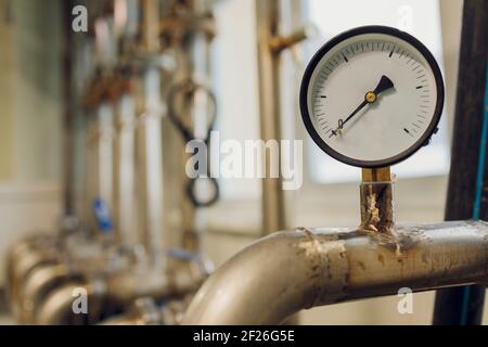 Abwasserbehandlungssystem mit Sensoren und Anzeigen Stockfoto