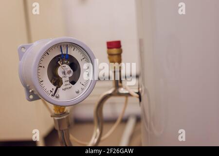 Abwasserbehandlungssystem mit Sensoren und Anzeigen Stockfoto