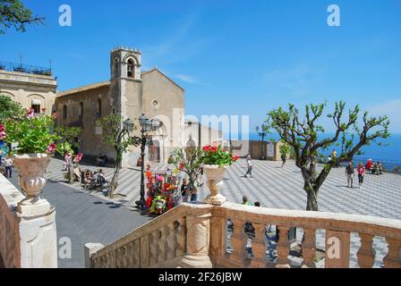 Piazza IX Aprile, Taormina, Provinz Messina, Sizilien, Italien Stockfoto