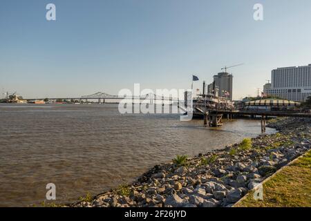 Der Mississippi Fluss aus dem französischen Viertel von New Orleans Louisiana Stockfoto