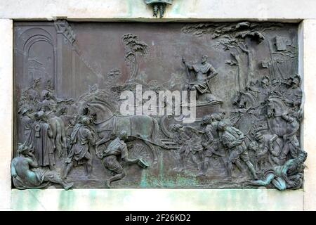 FLORENZ, TOSKANA/ITALIEN - OKTOBER 19 : Bas-Relief-Tafel auf dem Sockel des Reiterdenkmals für Cosimo I de' Medici , 1598 Stockfoto