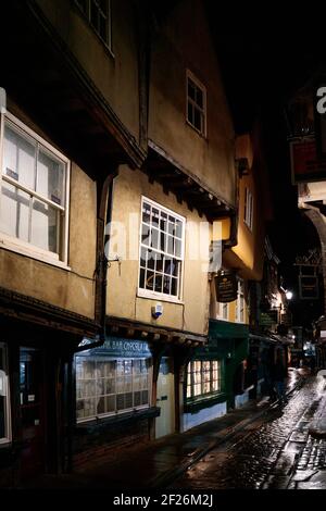 YORK, NORTH YORKSHIRE/UK - FEBRUAR 19 : Blick auf Gebäude und Architektur in der Shambles-Gegend von York, North Yorkshire auf Fe Stockfoto