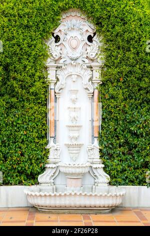 Istanbul, Türkei - 29. Mai 2017: Brunnen in der Fassade von Ayasofya Haseki Hurrem Sultan Hamam (Badehaus), Istanbul, Türkei, 29. Mai 2017 Stockfoto