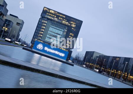 Wirtschaftliches Ungleichgewicht in der Unternehmenszentrale von ThyssenKrupp, Essen, Deutschland, Europa Stockfoto