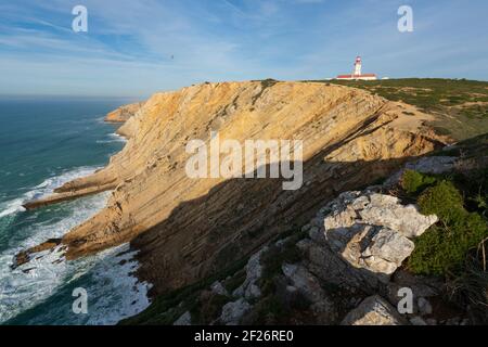 Cabo Espichel Kap bei Sonnenuntergang mit Meeresklippen und atlantische Ozeanlandschaft, in Portugal Stockfoto