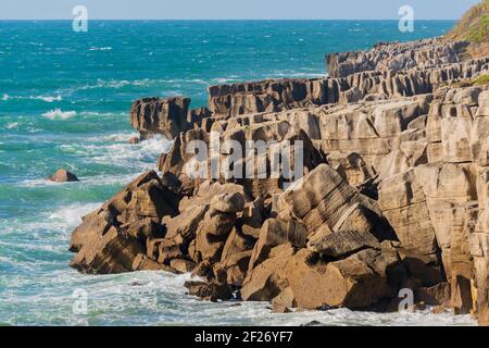 Peniche Meeresklippen mit atlantik in Portugal Stockfoto