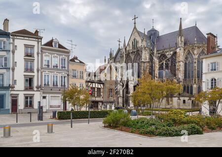 Platz mit der Basilika Saint Urban, Troyes, Frankreich Stockfoto