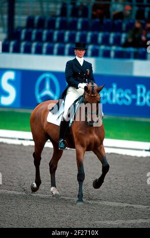 Alexandra Simmons de Ridder Deutschlands Chacomo 3 in der Dressur beim CHIO Aachen, Deutschland 2000, Alexandra Simmons de Ridder (GER Chacomo 3 Reiten Reiten Stockfoto