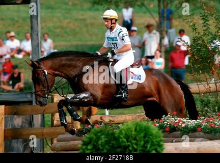 Die Olympischen Spiele, Atlanta 1996, Andrew Hoy (AUS) Reiten Gershwin im Cross Country Stockfoto