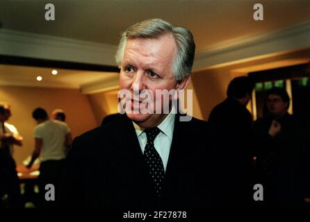 STEVEN NORRIS BEI EINEM WAHLKAMPFTREFFEN, BEVOR ER HERAUSFINDET, OB ER ALS TORY-KANDIDAT FÜR DEN BÜRGERMEISTER VON LONDON WIEDEREINGESETZT WERDEN SOLL. Stockfoto