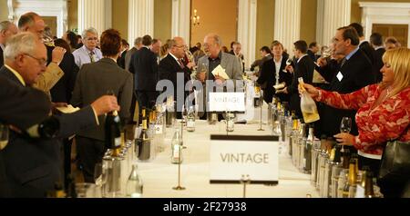 Das Champagne Information Bureau jährliche Champagner-Verkostung in der Banqueting Hall in Westminster, London pic David Sandison statt Stockfoto