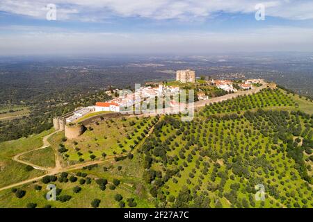 Evoramonte Drohne Luftaufnahme von Dorf und Schloss in Alentejo, Portugal Stockfoto