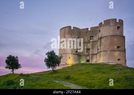 Evoramonte Stadtburg bei Sonnenuntergang in Alentejo, Portugal Stockfoto