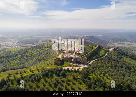 Evoramonte Drohne Luftaufnahme von Dorf und Schloss in Alentejo, Portugal Stockfoto