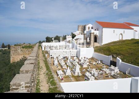 Kirche und Friedhof von Evoramonte in Alentejo, Portugal Stockfoto