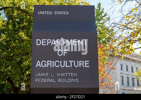 Washington DC, USA 11-02-2020: Außenansicht des Jamie L. Whitten Federal Building des United States Department of Agriculture Stockfoto